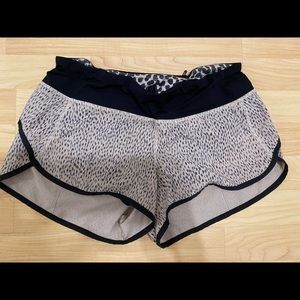 Lululemon speed up low rise 2.5" shorts